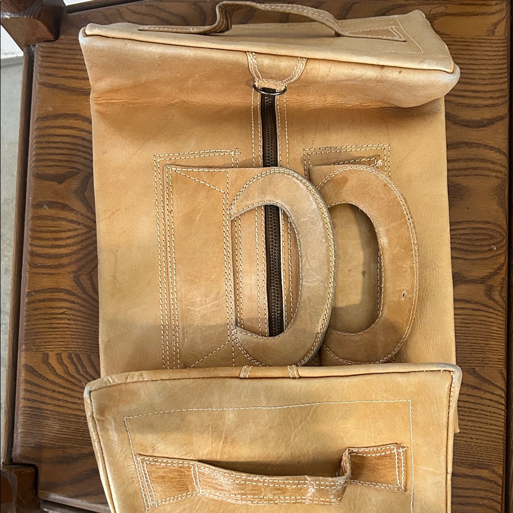 Vintage Tan cube/rectangle Leather Duffel Bag - Picture 4 of 5